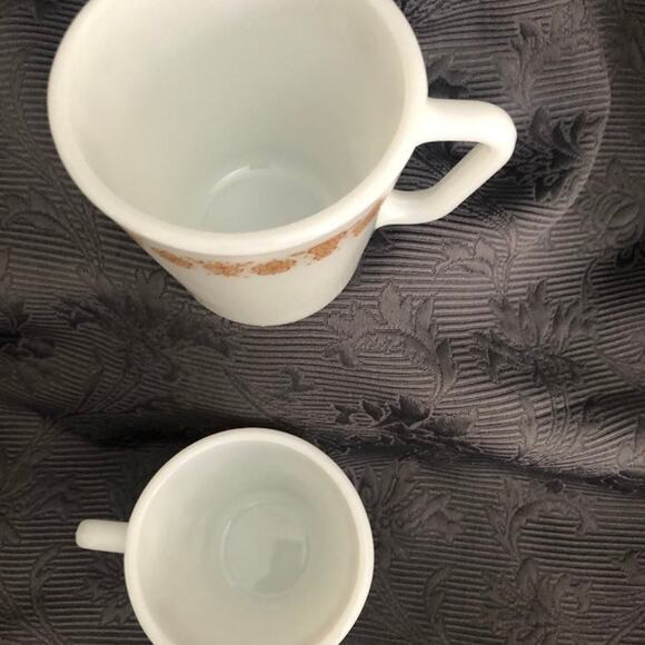 Vintage Pyrex mugs Butterfly Gold 8oz Milkglass - Picture 3 of 4